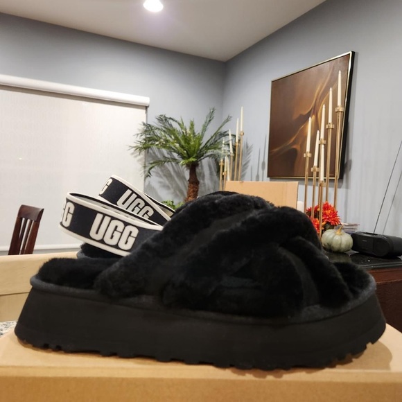 NEW UGG Disco Cross Slide Size 9 - Picture 6 of 9